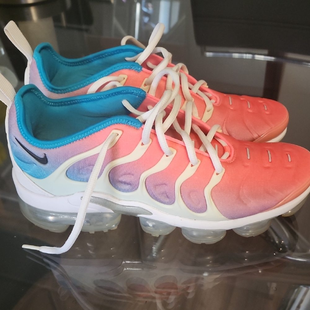 Nike Air VaporMax Plus Lava Glow Sneakers - Women's Sz 9.